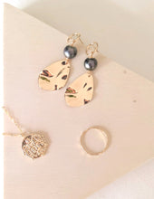 Load image into Gallery viewer, Poeti Earrings #4
